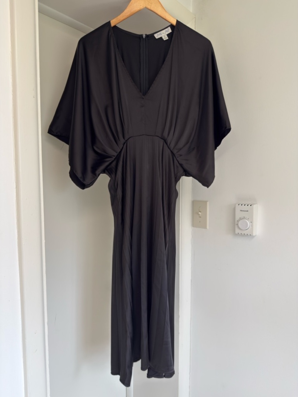 Elegant Black V-Neck Women’s Dress
